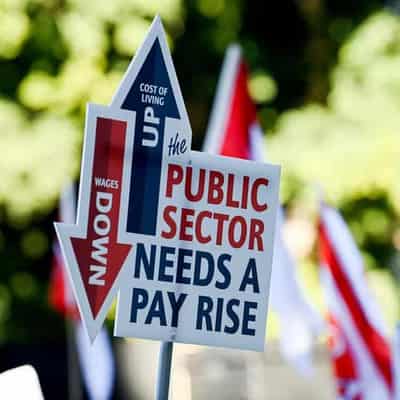 Public sector workers accept pay deal to end stand-off