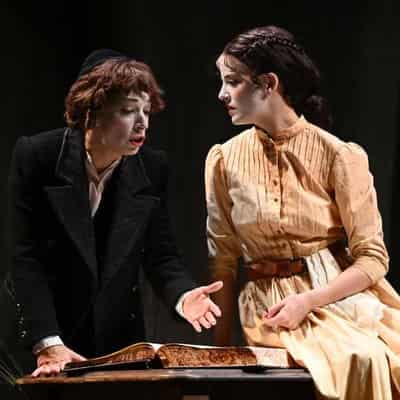 Gender-bending Yiddish play comes to Sydney Opera House