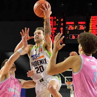 Phoenix upset Breakers to continue NBL fightback