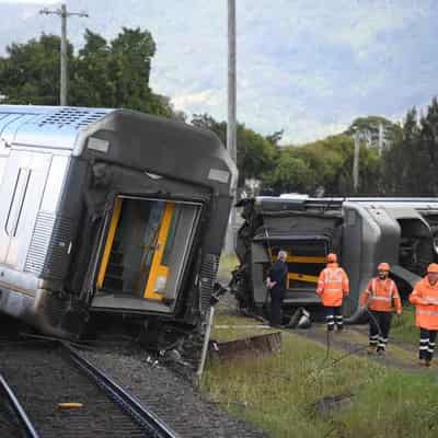 Emergency call not heeded before major train derailment