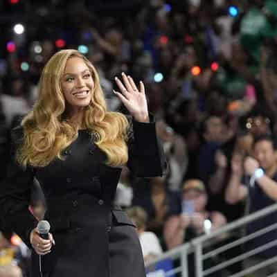 Beyoncé fires up Harris rally, Trump hours late for his