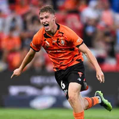 Waddingham to leave Roar only if price is right: coach