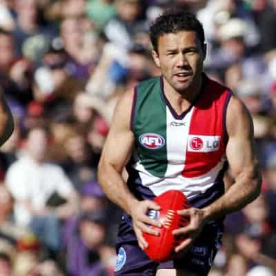 Dockers great Peter Bell quits Fremantle