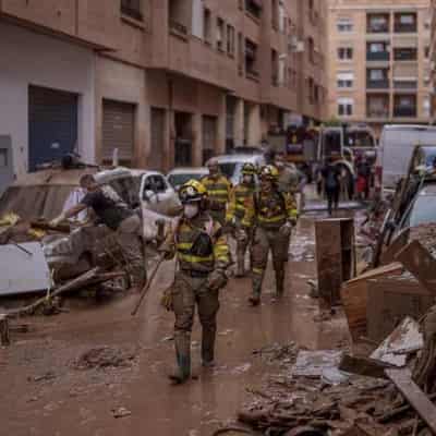 More troops head to Spain flood zone as anger mounts