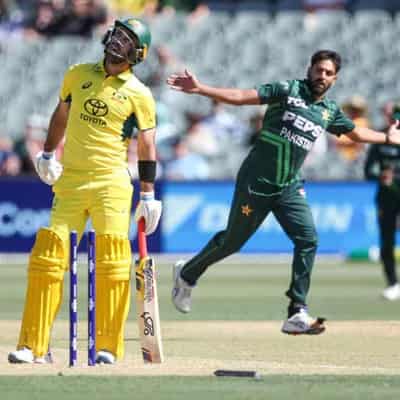 Pakistan crush Australia to force deciding ODI