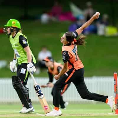 Teenage star Ainsworth helps Scorchers beat Thunder