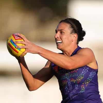 Brazill returns for Dockers, Hawks unchanged