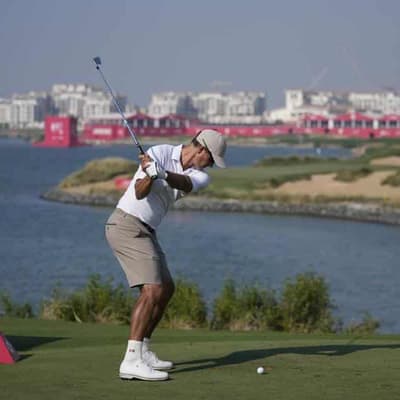 Scott shines in Dubai as McIlroy homes in on Euro crown