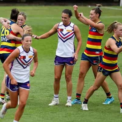 Crows trounce Dockers, storm into AFLW prelim