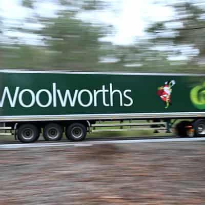 Workers warn of bare shelves, Woolworths says no risk