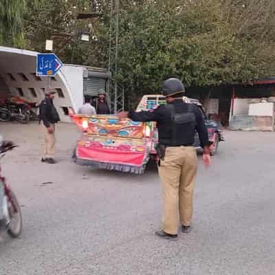 Attack on vehicles carrying Pakistani Shi'ites kills 42