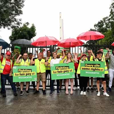 'Not robots': Woolies says no shortages as staff strike