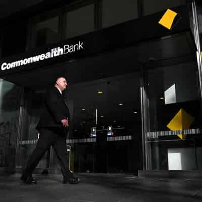 Bank's bungled cash fee a sign of anti-branch shift