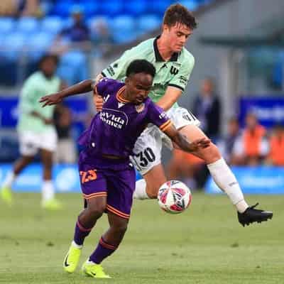 Caicedo dummy spit not acceptable, says Glory coach