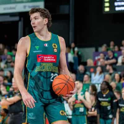 JackJumpers pip Cairns to extend NBL winning run