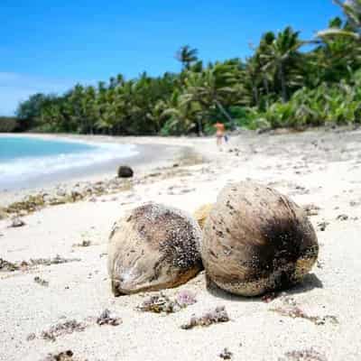 Australians in suspected mass Fiji alcohol poisoning