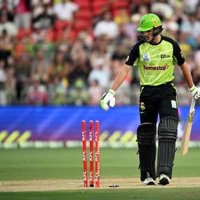 Dwarshuis hits Sixers to last-ball win in BBL