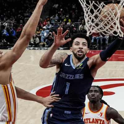 Daniels, Simmons step up as their NBA teams slide