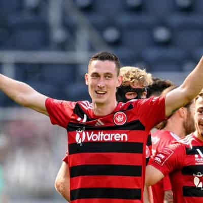 Wanderers edge out Reds in five-goal thriller