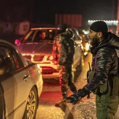 Lebanon returns 70 officers and soldiers to Syria