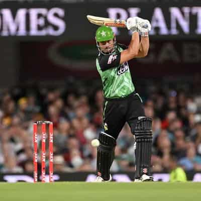 Stoinis, Maxwell fire as Stars end BBL losing streak