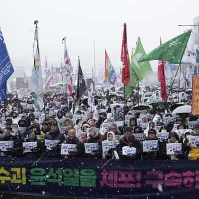 South Korea protesters rally for, against Yoon's arrest