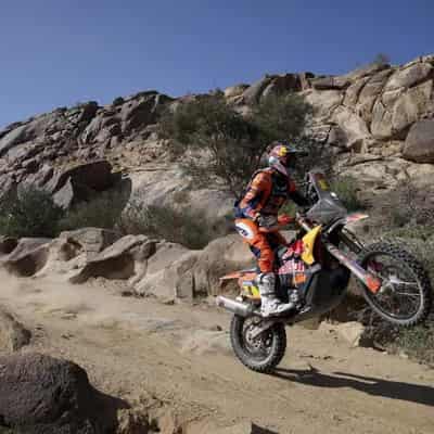 Leader Sanders gets major boost on Dakar Rally rest day