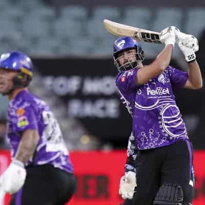 Hurricanes go top in BBL, end Renegades' finals hopes