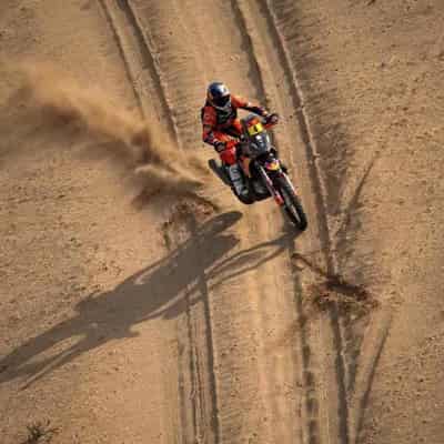 Sanders edges closer to rare Aussie Dakar Rally triumph