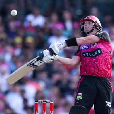 Sixers take BBL's top spot with tight win over Strikers