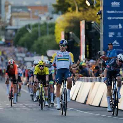 Cycling classic winner Welsford keeps clear of crash