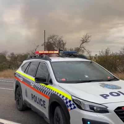 Homes lost as bushfires spread in west