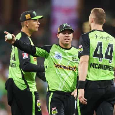 Hurricanes look to blow away Warner early in BBL final