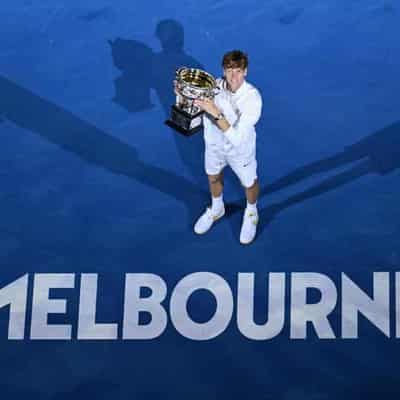 Sinner salutes Aussie Cahill after defending Open crown