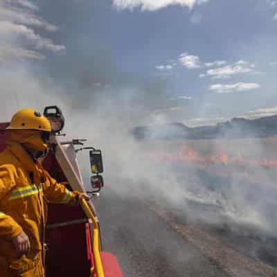 Crews race to prepare as blazes rage ahead of hot spell