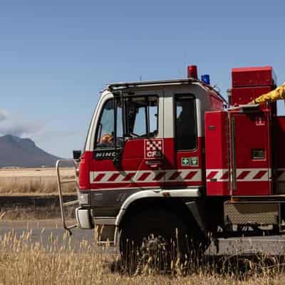 Crews capitalise on benign conditions to manage blazes