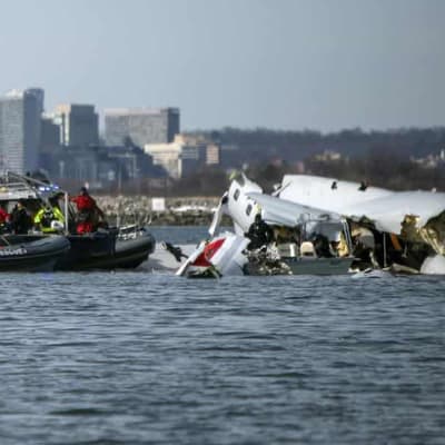 Black boxes recovered as US air disaster probe launched