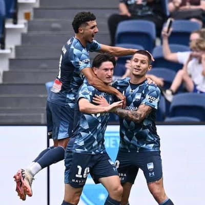 Lolley hits sweet spot as Sydney slice Adelaide apart