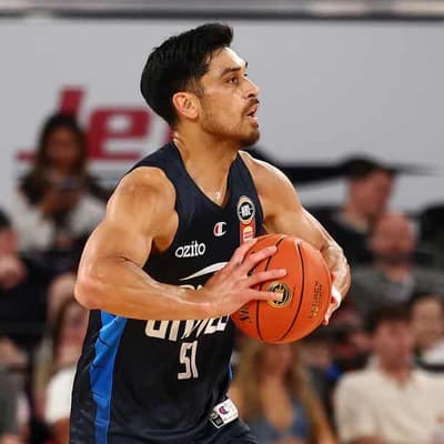Melbourne United come from behind to defeat JackJumpers