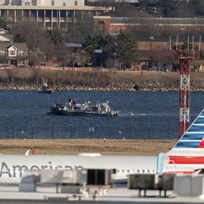 Conflicting data prompts questions about mid-air crash