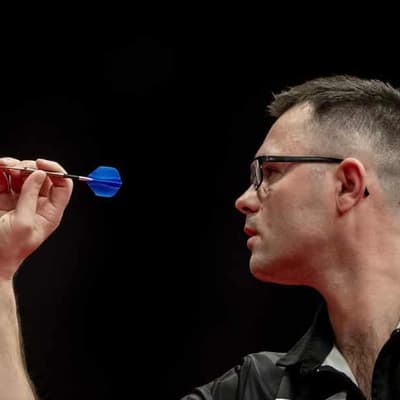 Aussie Heta ko'ed as Humphries is crowned darts Master