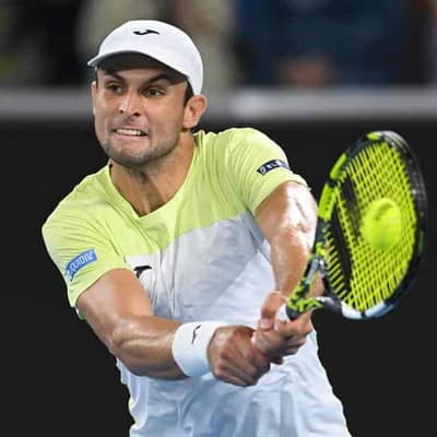 Aussie tennis aces run aground at the beach in Florida