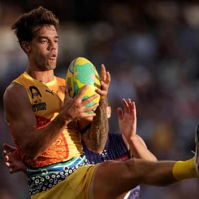 Record crowd on hand as Indigenous All-Stars crush Freo