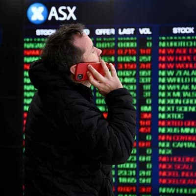 Aussie shares extend losses after RBA cuts rates