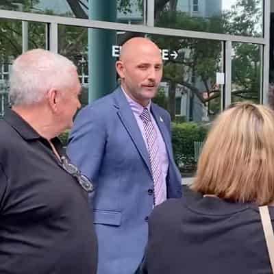Ex-teacher cleared of trying to have sex with 15yo boy