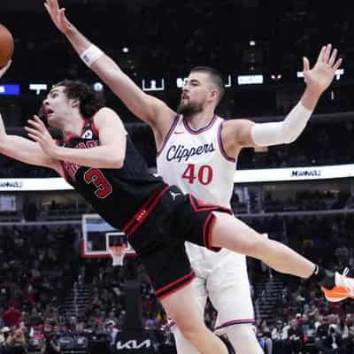 Simmons gets the win despite 73rd Giddey double-double