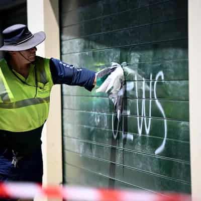 PM accused of leaving Jews guessing on bomb terror hoax