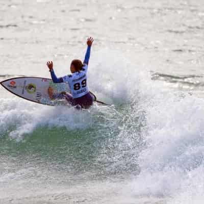 Fitzgibbons turns up heat, back on track at Supertubos