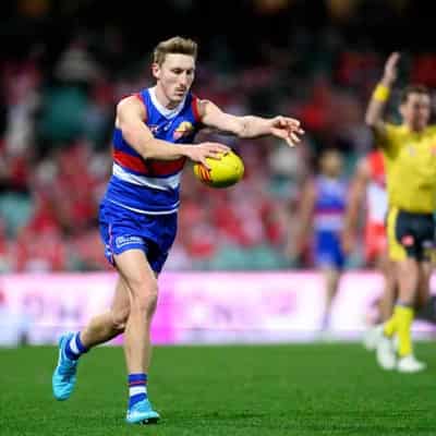New-look Bulldogs to embrace history against Magpies