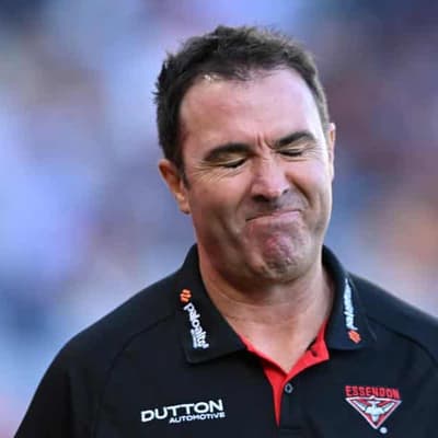 AFL boss seeks out coaches in bitter row over salaries